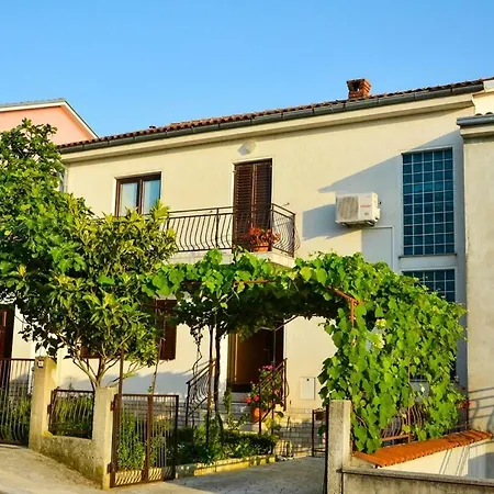 Apartment House 193540 Holiday Antonia
